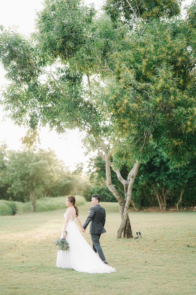 Intimate Natural Greenery Wedding at Alila Uluwatu Villa by Silverdust Decoration - 048 Intimate Natural Greenery Wedding at Alila Uluwatu Villa by Silverdust Decoration - 048