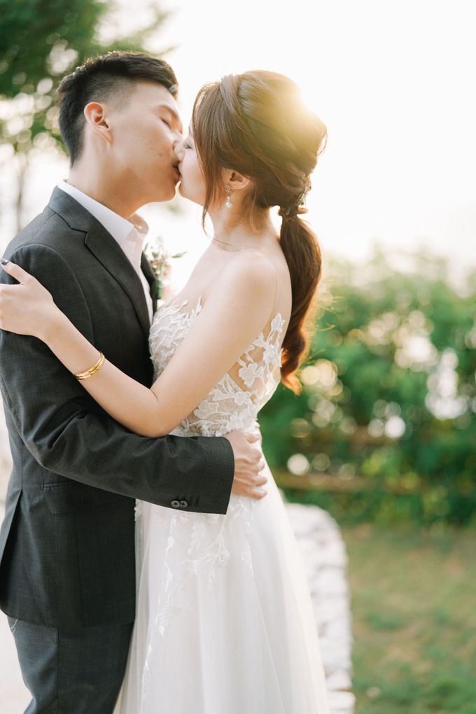Intimate Natural Greenery Wedding at Alila Uluwatu Villa by Silverdust Decoration - 049 Intimate Natural Greenery Wedding at Alila Uluwatu Villa by Silverdust Decoration - 049