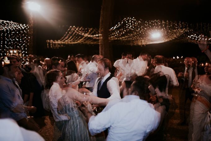 Seated Outdoor Wedding Reception by KittyCat Entertainment - 007 Seated Outdoor Wedding Reception by KittyCat Entertainment - 007