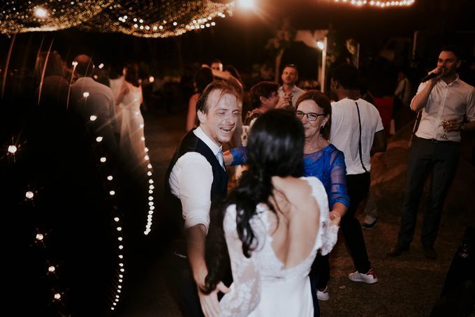 Seated Outdoor Wedding Reception by KittyCat Entertainment - 009 Seated Outdoor Wedding Reception by KittyCat Entertainment - 009