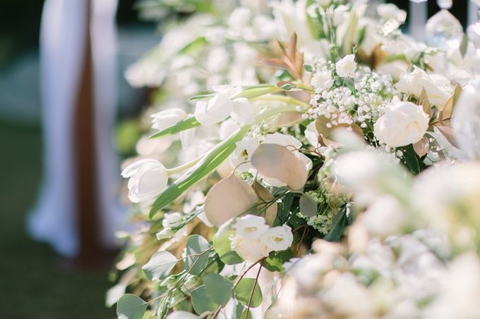 White & Gold Dinner Decoration at Asmara Gazebo by Bali Izatta Wedding Planner & Wedding Florist Decorator - 005