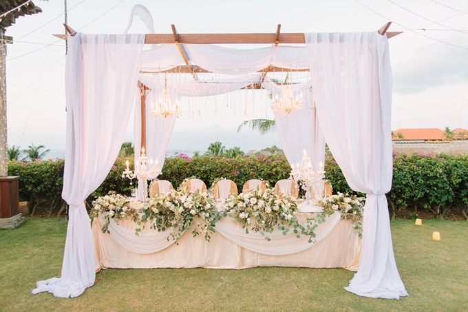 White & Gold Dinner Decoration at Asmara Gazebo by Bali Izatta Wedding Planner & Wedding Florist Decorator - 011