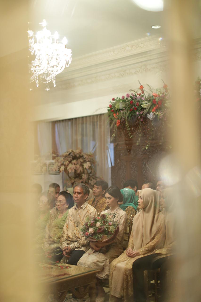 Ayu & Berry Engagement by Akuwedding - 004