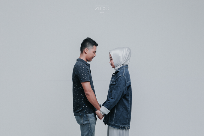 Prewedding Indoor of Widya & Ikhsan by Alexo Pictures - 002