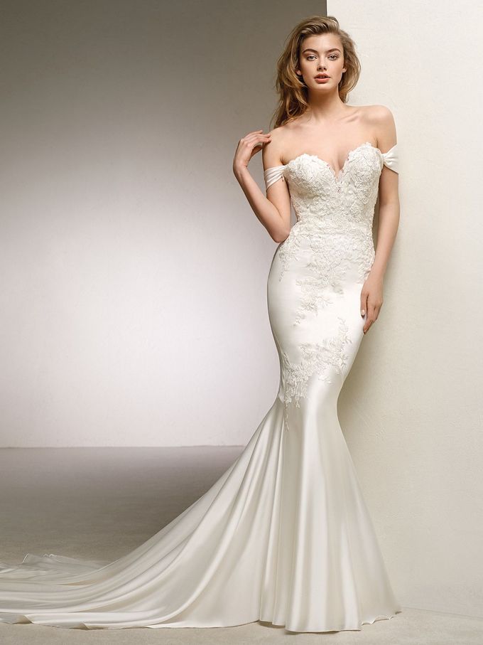Pronovias by DESIGNER BRIDAL ROOM - 025 Pronovias by DESIGNER BRIDAL ROOM - 025