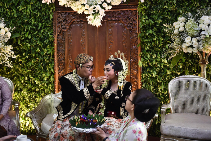 Javanese & Sundanese Wedding of Sambas & Andhita by akar photography - 005