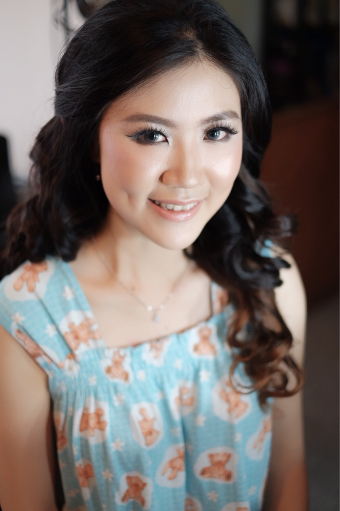Ms. Dian by Anastasia Megan Makeup Artist - 002 Ms. Dian by Anastasia Megan Makeup Artist - 002