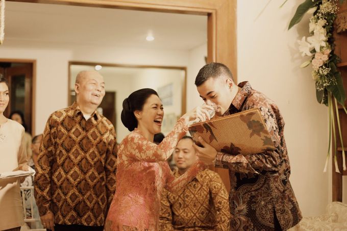The Traditional Signature Wedding of Karla & Andhika by ThePhotoCap.Inc - 020 The Traditional Signature Wedding of Karla & Andhika by ThePhotoCap.Inc - 020