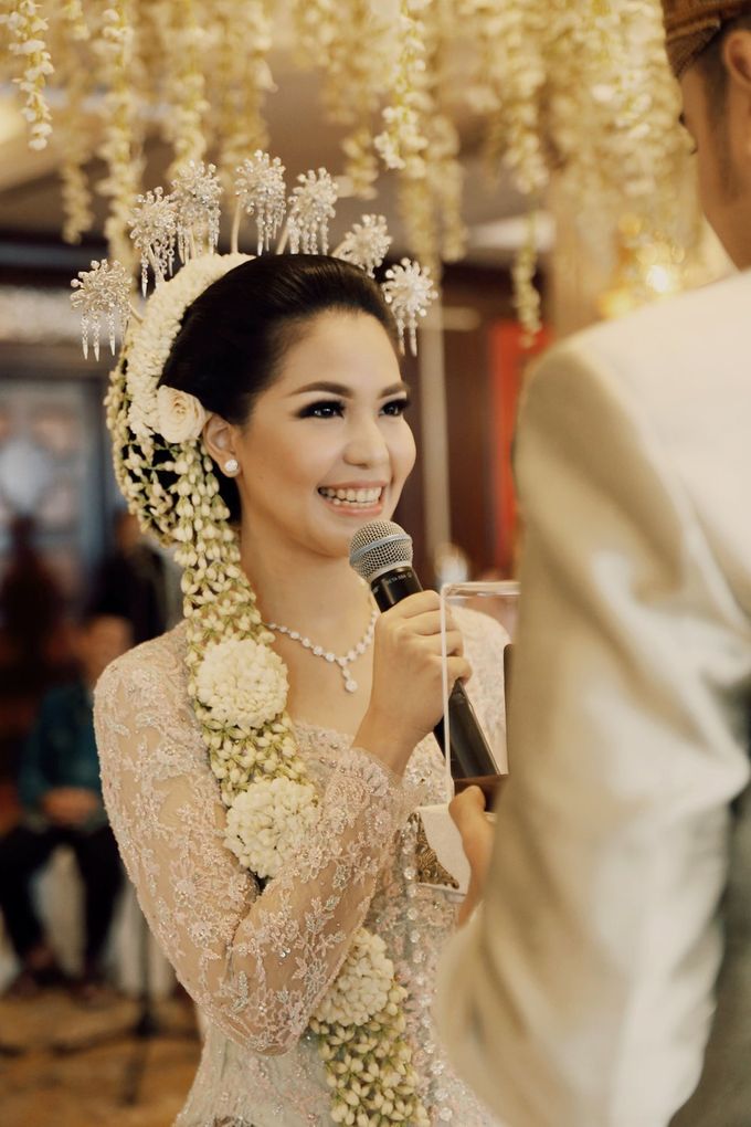 The Traditional Signature Wedding of Karla & Andhika by ThePhotoCap.Inc - 023 The Traditional Signature Wedding of Karla & Andhika by ThePhotoCap.Inc - 023
