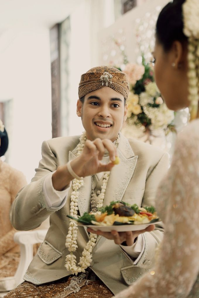 The Traditional Signature Wedding of Karla & Andhika by ThePhotoCap.Inc - 025 The Traditional Signature Wedding of Karla & Andhika by ThePhotoCap.Inc - 025