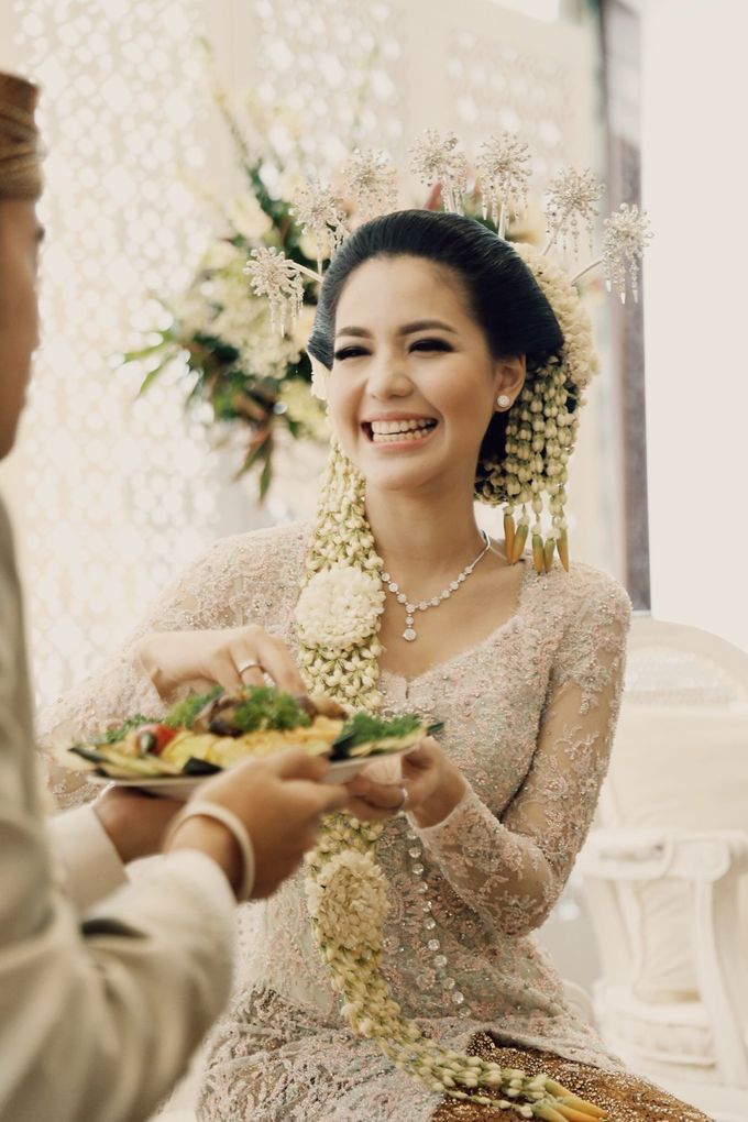The Traditional Signature Wedding of Karla & Andhika by ThePhotoCap.Inc - 026 The Traditional Signature Wedding of Karla & Andhika by ThePhotoCap.Inc - 026