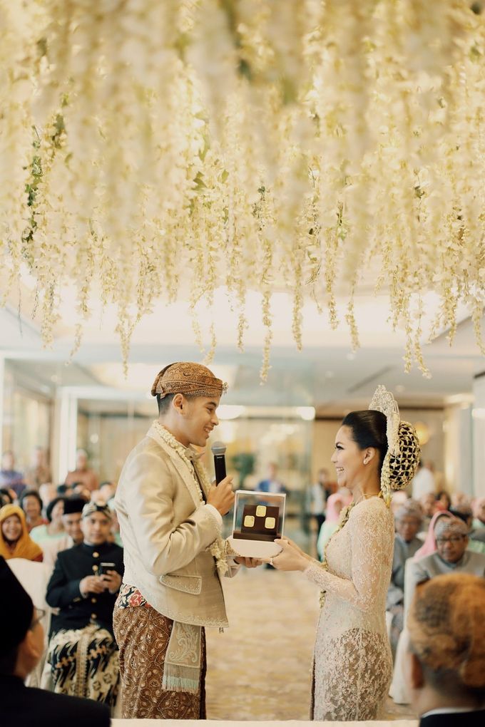 The Traditional Signature Wedding of Karla & Andhika by ThePhotoCap.Inc - 002 The Traditional Signature Wedding of Karla & Andhika by ThePhotoCap.Inc - 002