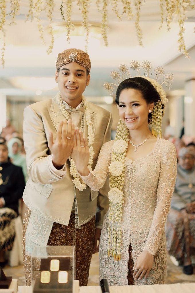 The Traditional Signature Wedding of Karla & Andhika by ThePhotoCap.Inc - 028 The Traditional Signature Wedding of Karla & Andhika by ThePhotoCap.Inc - 028