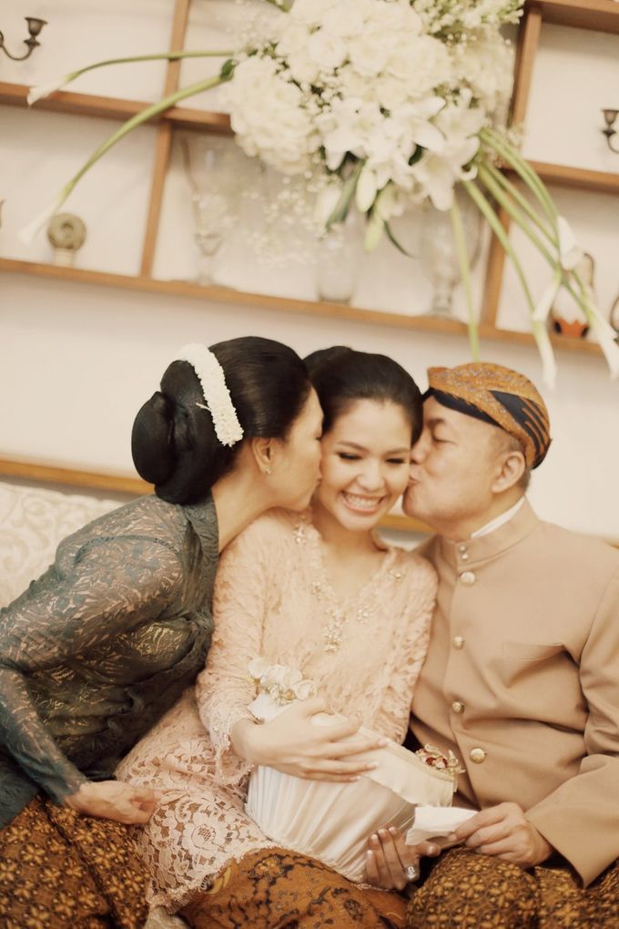 The Traditional Signature Wedding of Karla & Andhika by ThePhotoCap.Inc - 034 The Traditional Signature Wedding of Karla & Andhika by ThePhotoCap.Inc - 034