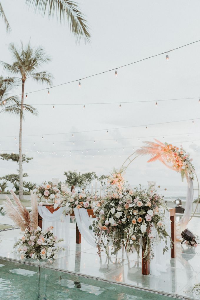 Vintage Elegant Arrangement by Bali Wedding Atelier - 010 Vintage Elegant Arrangement by Bali Wedding Atelier - 010