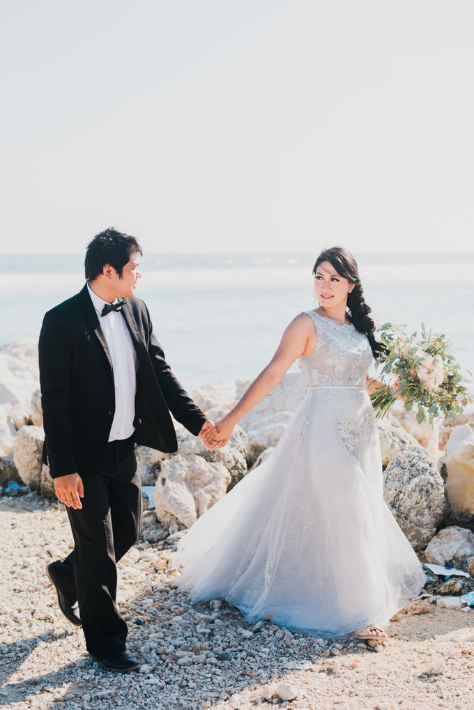 Tropical Island Pre-Wedding at Serangan by Honey Wedding & Event Bali - 019 Tropical Island Pre-Wedding at Serangan by Honey Wedding & Event Bali - 019