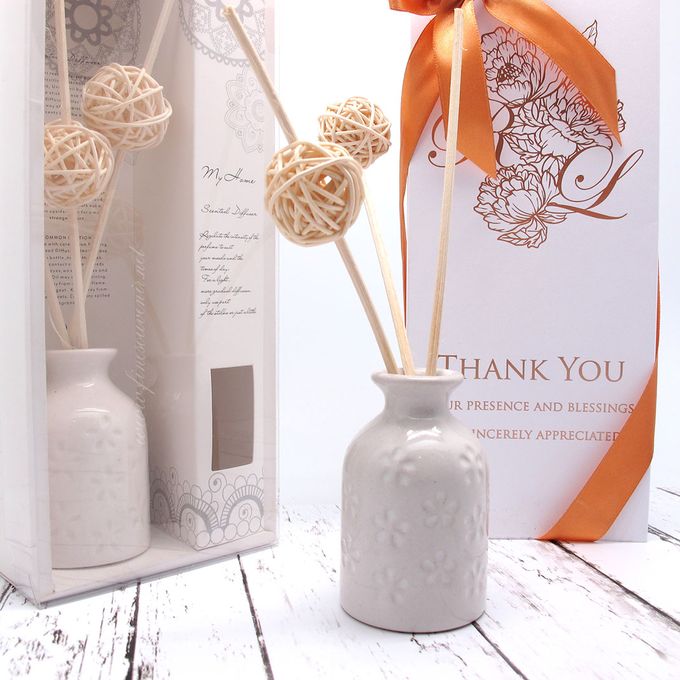 Elegant Aroma Diffuser In Exclusive Box by Fine Souvenir - 002 Elegant Aroma Diffuser In Exclusive Box by Fine Souvenir - 002