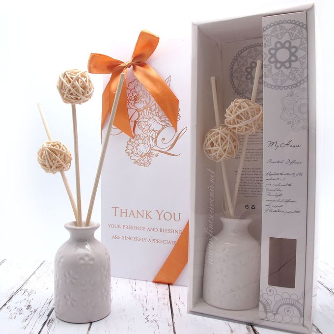 Elegant Aroma Diffuser In Exclusive Box by Fine Souvenir - 001 Elegant Aroma Diffuser In Exclusive Box by Fine Souvenir - 001