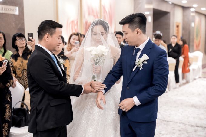 THE WEDDING OF ANTON & ANGEL by Ariespangestu Photography - 035