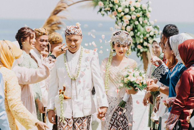 The Wedding of " A L  &  G E B Y " by ARTGLORY BALI - 040