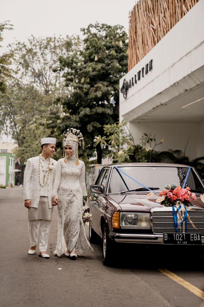Arum & Fachri Wedding at The Allwynn Ballroom Jakarta by AKSA Creative - 006 Arum & Fachri Wedding at The Allwynn Ballroom Jakarta by AKSA Creative - 006