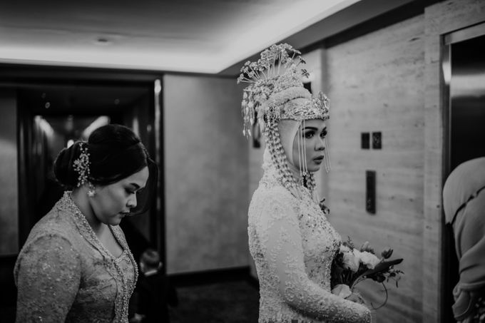 Arum & Fachri Wedding at The Allwynn Ballroom Jakarta by AKSA Creative - 015