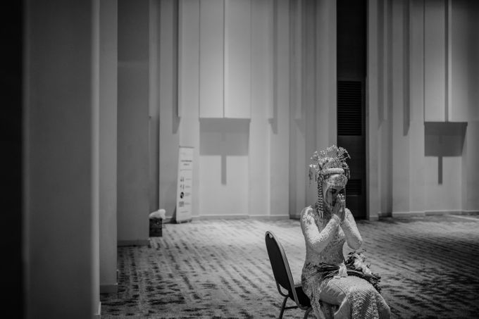 Arum & Fachri Wedding at The Allwynn Ballroom Jakarta by AKSA Creative - 024 Arum & Fachri Wedding at The Allwynn Ballroom Jakarta by AKSA Creative - 024