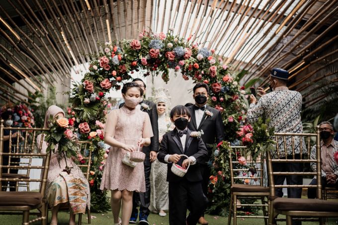 Arum & Fachri Wedding at The Allwynn Ballroom Jakarta by AKSA Creative - 026 Arum & Fachri Wedding at The Allwynn Ballroom Jakarta by AKSA Creative - 026