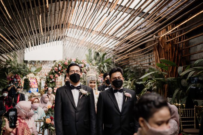 Arum & Fachri Wedding at The Allwynn Ballroom Jakarta by AKSA Creative - 027 Arum & Fachri Wedding at The Allwynn Ballroom Jakarta by AKSA Creative - 027