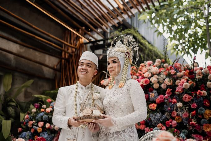 Arum & Fachri Wedding at The Allwynn Ballroom Jakarta by AKSA Creative - 032