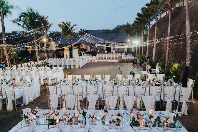 Glamorous Wedding at the Cliff of Uluwatu by Terralogical - 012