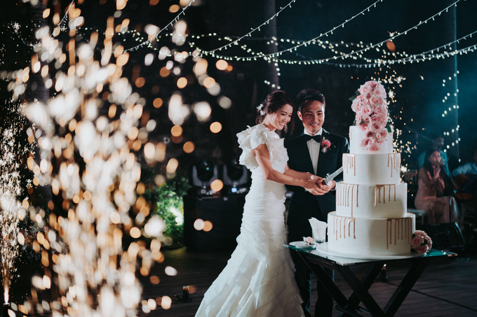Glamorous Wedding at the Cliff of Uluwatu by Terralogical - 046 Glamorous Wedding at the Cliff of Uluwatu by Terralogical - 046