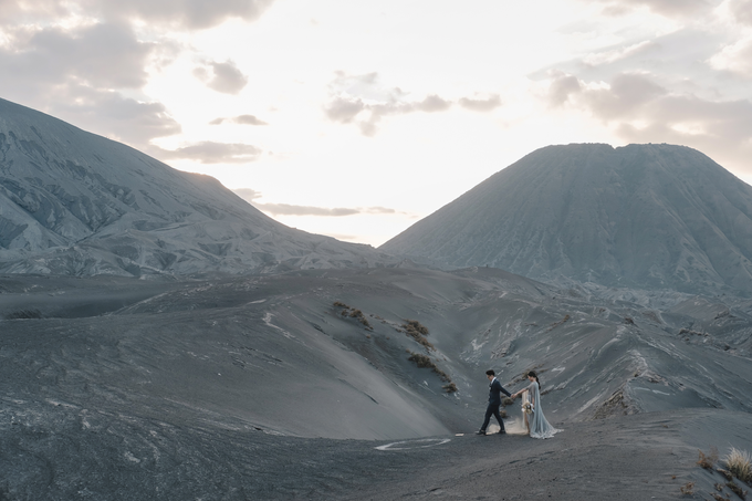 Bromo Jon mones & Sandra by Avena Photograph - 006