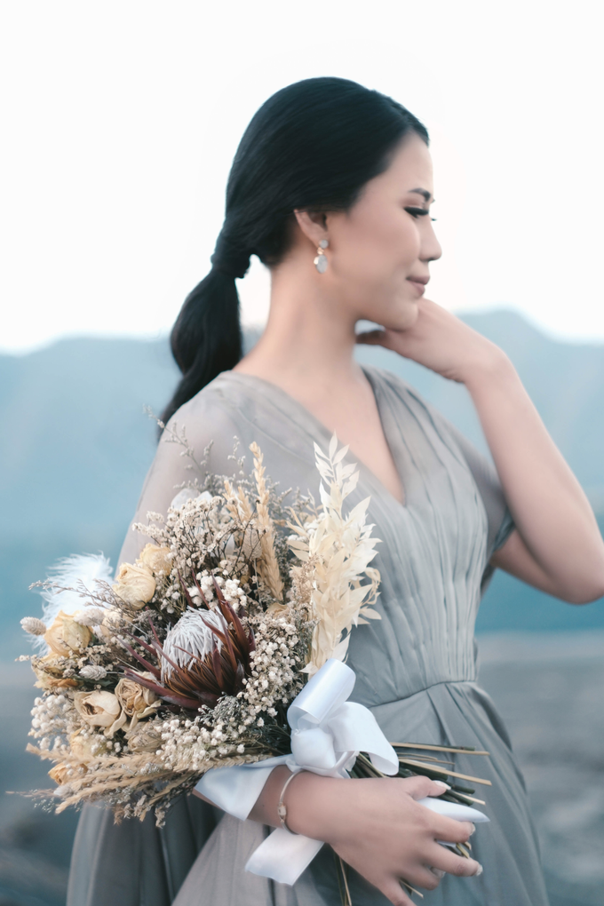 Bromo Jon mones & Sandra by Avena Photograph - 009