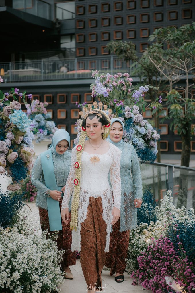 Ayuri & Dheas Wedding Decoration at Gaia Hotel by Valentine Wedding Decoration - 023 Ayuri & Dheas Wedding Decoration at Gaia Hotel by Valentine Wedding Decoration - 023