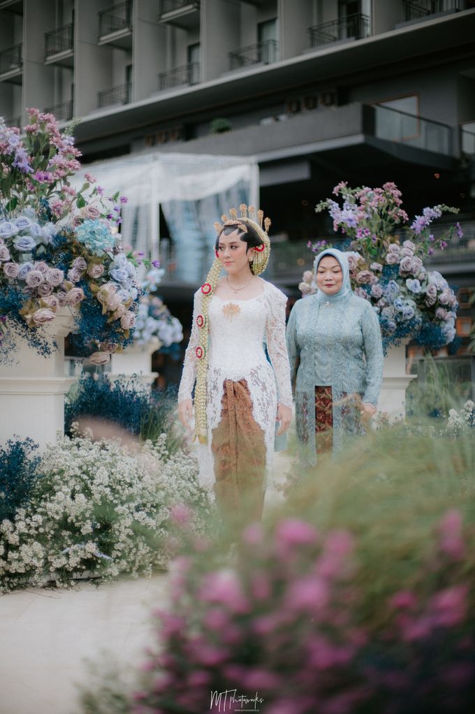 Ayuri & Dheas Wedding Decoration at Gaia Hotel by Valentine Wedding Decoration - 024 Ayuri & Dheas Wedding Decoration at Gaia Hotel by Valentine Wedding Decoration - 024