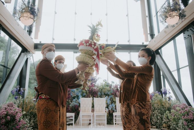 Ayuri & Dheas Wedding Decoration at Gaia Hotel by Valentine Wedding Decoration - 029 Ayuri & Dheas Wedding Decoration at Gaia Hotel by Valentine Wedding Decoration - 029