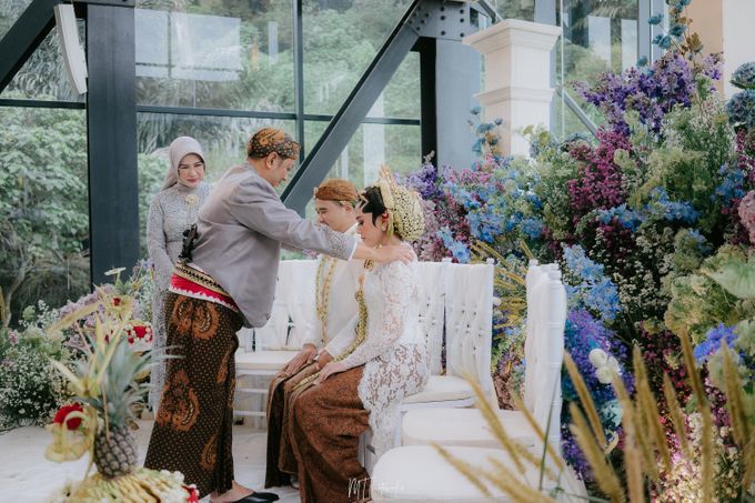 Ayuri & Dheas Wedding Decoration at Gaia Hotel by Valentine Wedding Decoration - 030 Ayuri & Dheas Wedding Decoration at Gaia Hotel by Valentine Wedding Decoration - 030