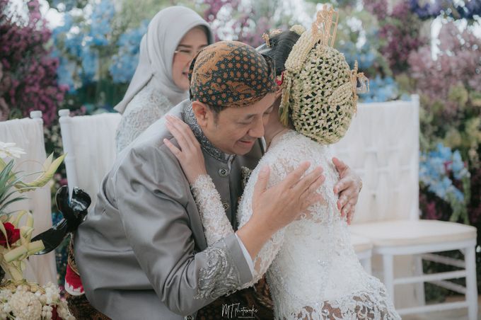 Ayuri & Dheas Wedding Decoration at Gaia Hotel by Valentine Wedding Decoration - 042 Ayuri & Dheas Wedding Decoration at Gaia Hotel by Valentine Wedding Decoration - 042