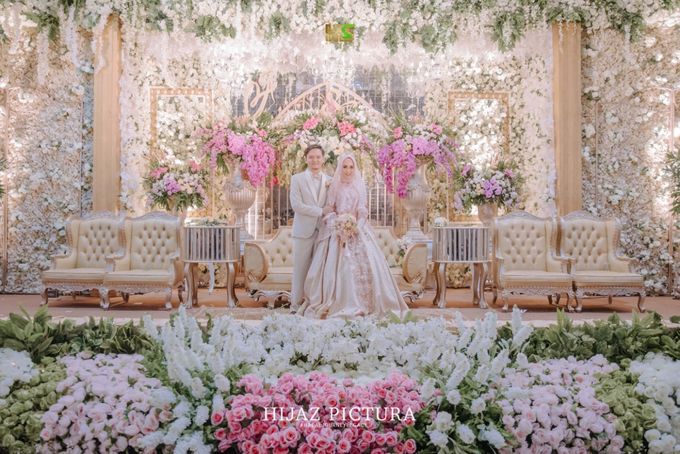 Pernikahan Impian Anisa Rahma Anandito Dwi His Kologdam Grand Ballroom Bridestory