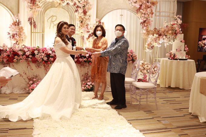 Entertainment jazz wedding at westin hotel jakarta - Double V entertainment by Double V Entertainment - 015 Entertainment jazz wedding at westin hotel jakarta - Double V entertainment by Double V Entertainment - 015