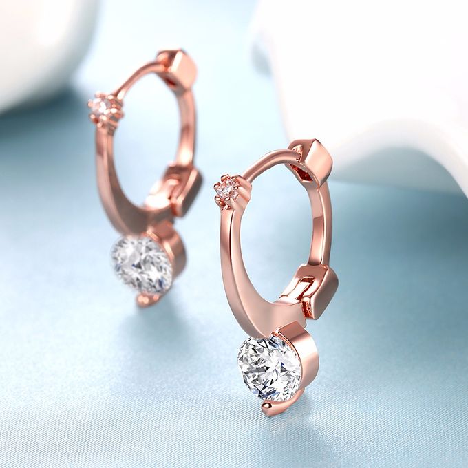 TIARIA Diamond Simple & Chic Gold Earring Perhiasan Anting Emas Berlian by TIARIA - 003 TIARIA Diamond Simple & Chic Gold Earring Perhiasan Anting Emas Berlian by TIARIA - 003