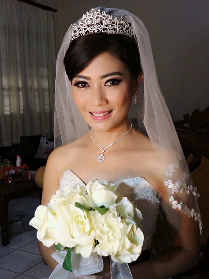 Wedding Day Makeup & Hairdo for Widya by Nike Makeup & Hairdo - 005 Wedding Day Makeup & Hairdo for Widya by Nike Makeup & Hairdo - 005