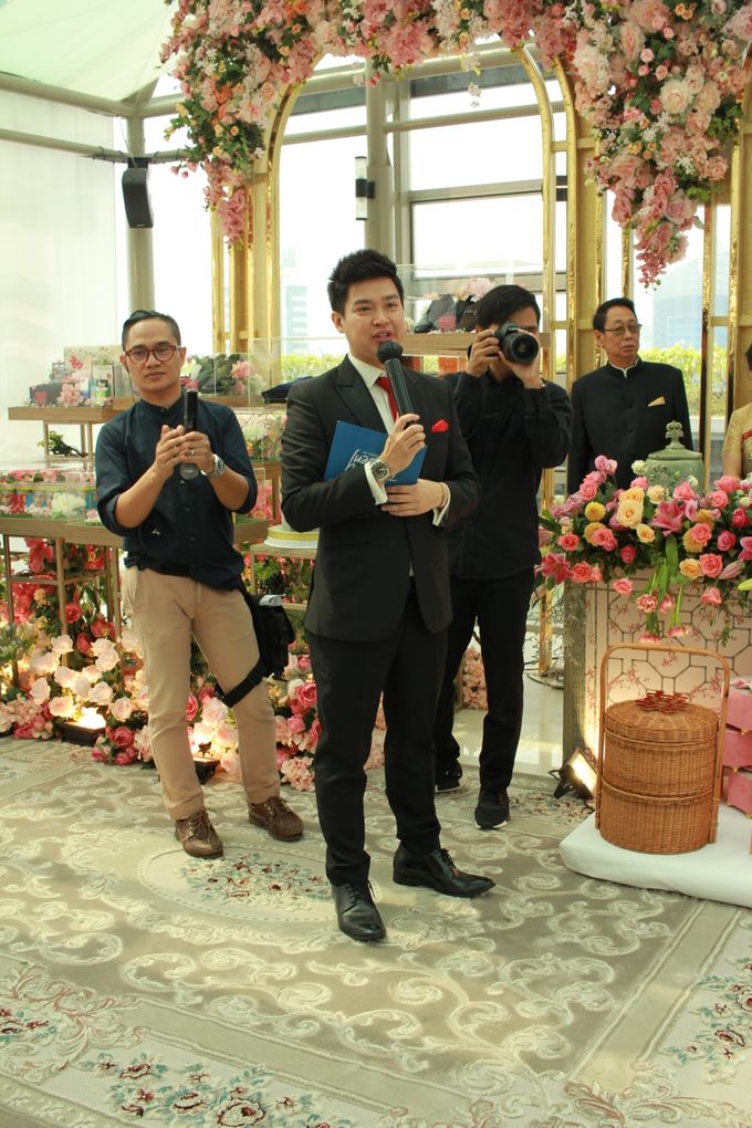 MC Sangjit & MC EngagementnThe Glass Terrace Grand Hyatt Jakarta By Double V Entertainment by Anthony Stevven - 015 MC Sangjit & MC EngagementnThe Glass Terrace Grand Hyatt Jakarta By Double V Entertainment by Anthony Stevven - 015