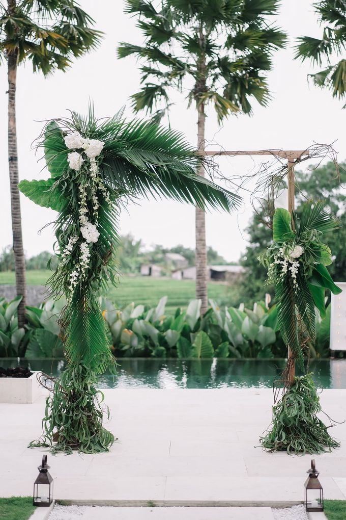 Tropical Green Glam by Louloudi Wedding & Events Stylist - 006