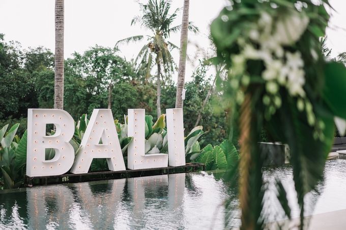 Tropical Green Glam by Louloudi Wedding & Events Stylist - 002