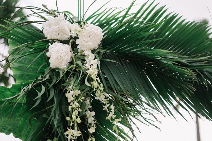 Tropical Green Glam by Louloudi Wedding & Events Stylist - 005