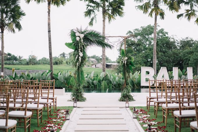 Tropical Green Glam by Louloudi Wedding & Events Stylist - 003