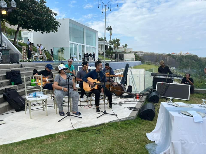 Allan & Gaby wedding, Iraga Band feat Bali Bossa by BALI LIVE ENTERTAINMENT - 005 Allan & Gaby wedding, Iraga Band feat Bali Bossa by BALI LIVE ENTERTAINMENT - 005