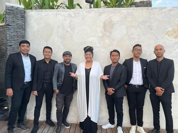 Allan & Gaby wedding, Iraga Band feat Bali Bossa by BALI LIVE ENTERTAINMENT - 017 Allan & Gaby wedding, Iraga Band feat Bali Bossa by BALI LIVE ENTERTAINMENT - 017